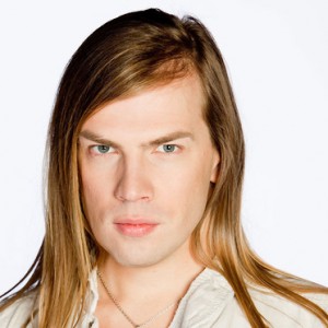 Vente aux enchères du gilet jaune « Origa’Vie » par Christophe GUILLARME pour « Yellow Work Art » et la « Prévention Routière »…