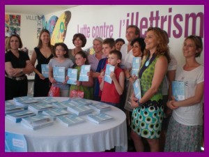 Didier Van Cauwelaert a dédicacé le cahier d’écriture des enfants de Lenval…