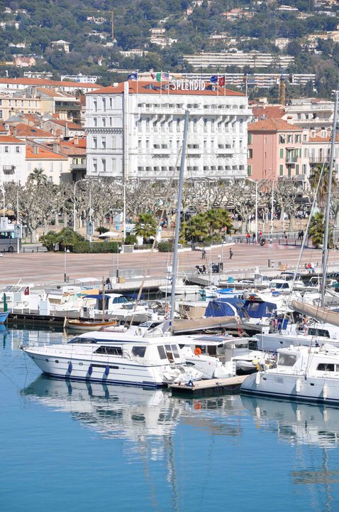 HOTEL SPLENDID A CANNES : MADAME ANNICK CAGNAT reçoit la MÉDAILLE D’OFFICIER DANS L’ORDRE NATIONAL DU MÉRITE et L’HOTEL sa 4ème ETOILE…