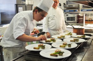 Maxime Blanc remporte le titre de lauréat 2015 du concours culinaire « Les Trophées France-Québec »…