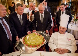 Les Bocuse d’Or Winners aux côtés du Chef Paul Bocuse pour fêter ses 90 ans…