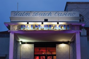 150 artistes rendent hommage au Casino Palm Beach à Cannes…
